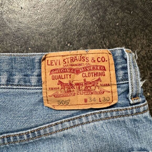 Levi’s 505 Distressed Light Wash Jeans Size 34x30 Regular Fit 100% Cotton - Picture 13 of 16